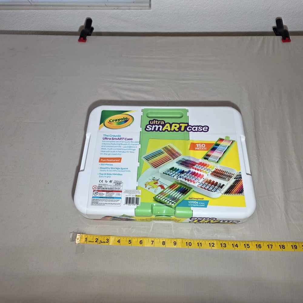 Crayola Ultra Smart Case with Vibrant Art Tools - Picture 2 of 2